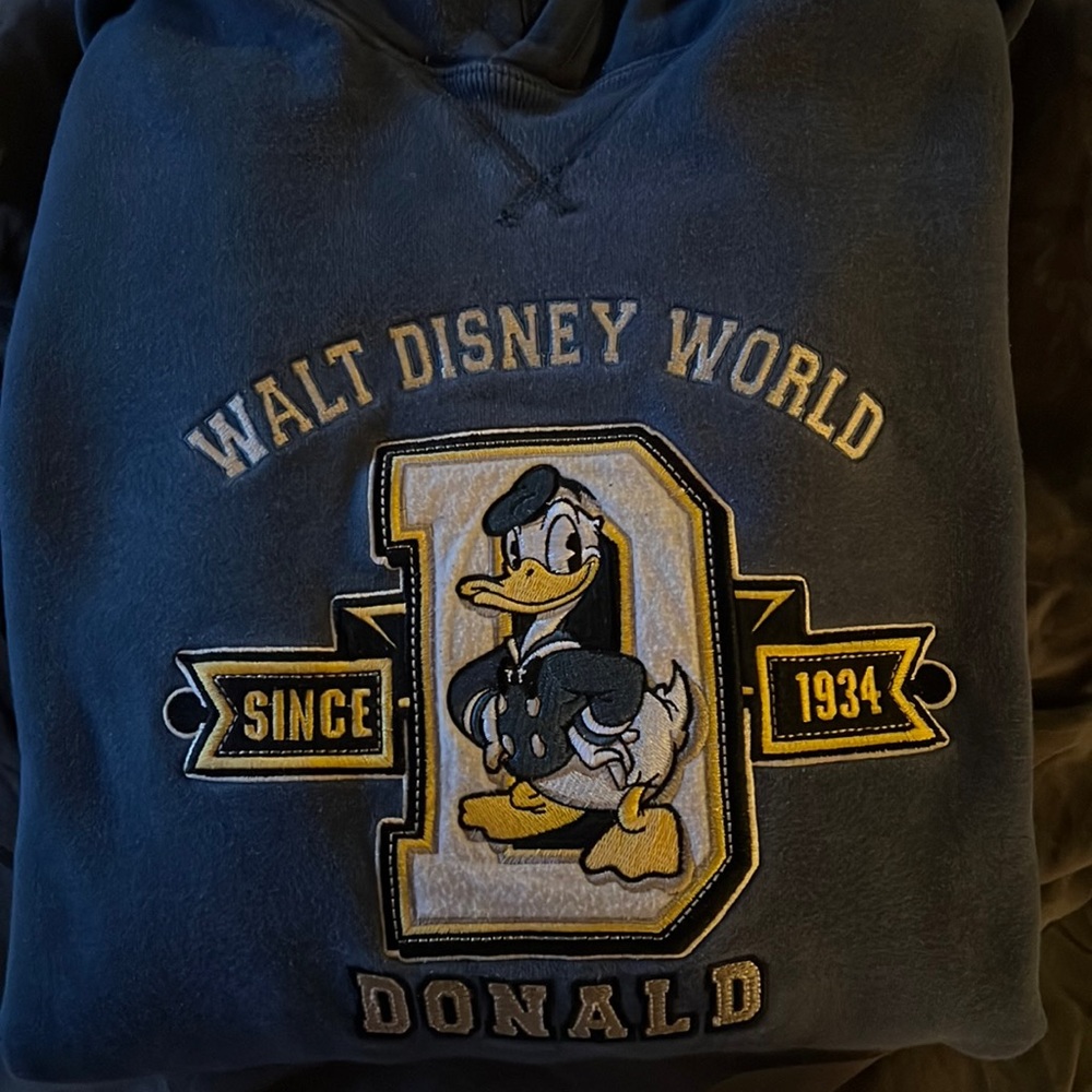 Disney World Donald Duck pullover sweater